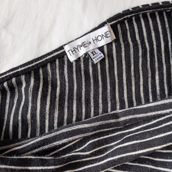 Thyme and Honey V Back Blouse Black and White Stripes Women's size XL - Picture 3 of 7